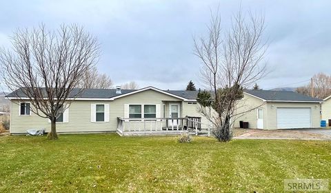 Photo of 410 & 408 E Custer Street, MACKAY, ID 83251 (MLS # 2180880)