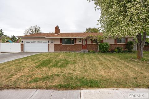 Photo of 1865 Caribou Street, IDAHO FALLS, ID 83401 (MLS # 2179881)