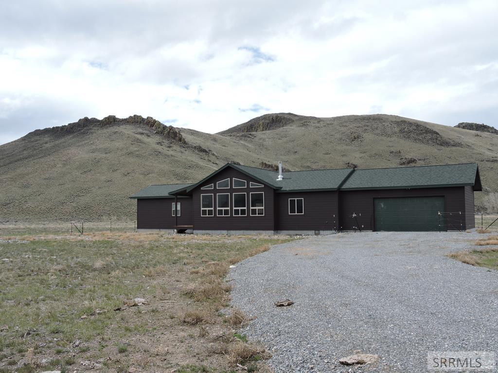 5882 W Remington Ridge Road, MACKAY, Idaho image 1