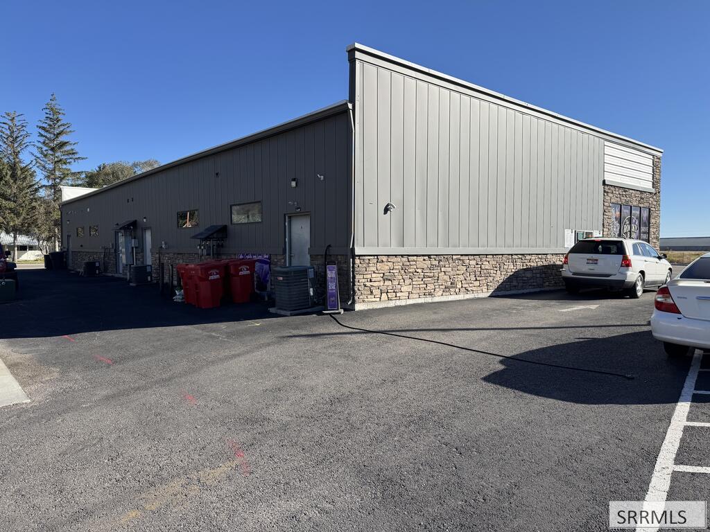 255 Farnsworth Way