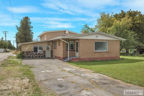 Photo of 160 W Oak Street, SHELLEY, ID 83274 (MLS # 2179745)