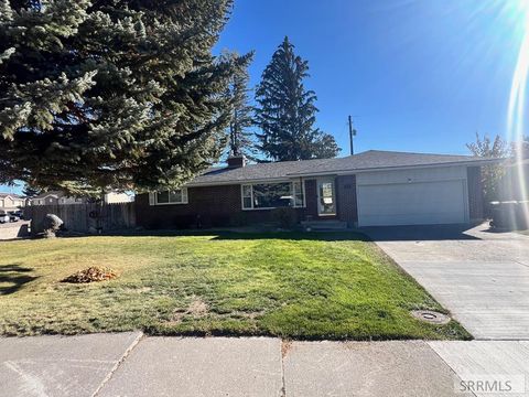Photo of 155 Lincoln Drive, IDAHO FALLS, ID 83401 (MLS # 2180460) Photo of 155 Lincoln Drive, IDAHO FALLS, ID 83401 (MLS # 2180460)