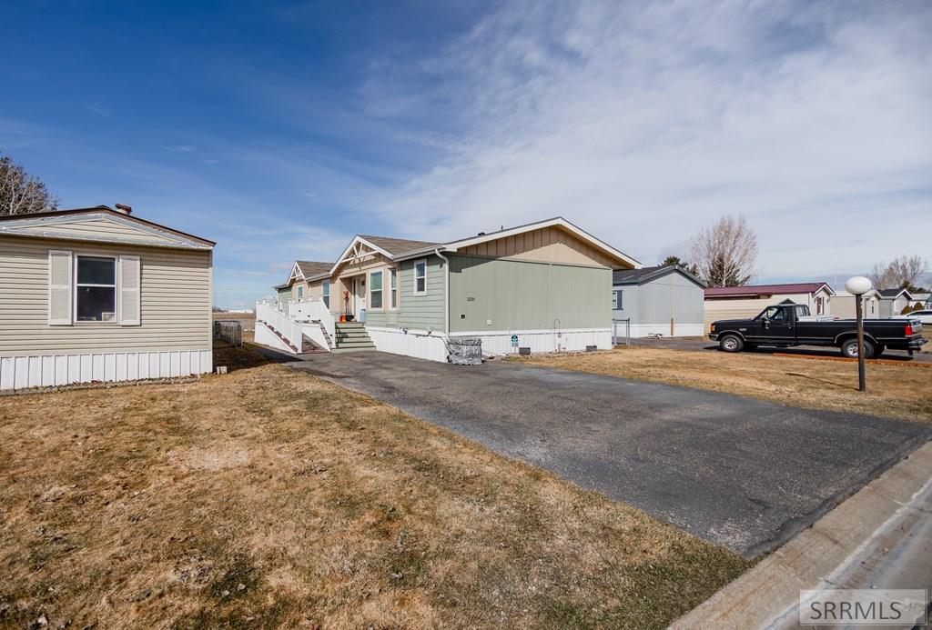 2139 N Pinewood Drive, IDAHO FALLS, Idaho image 2