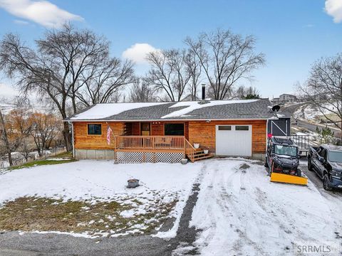 Photo of 2458 Adrianne Way, AMERICAN FALLS, ID 83211 (MLS # 2181641)