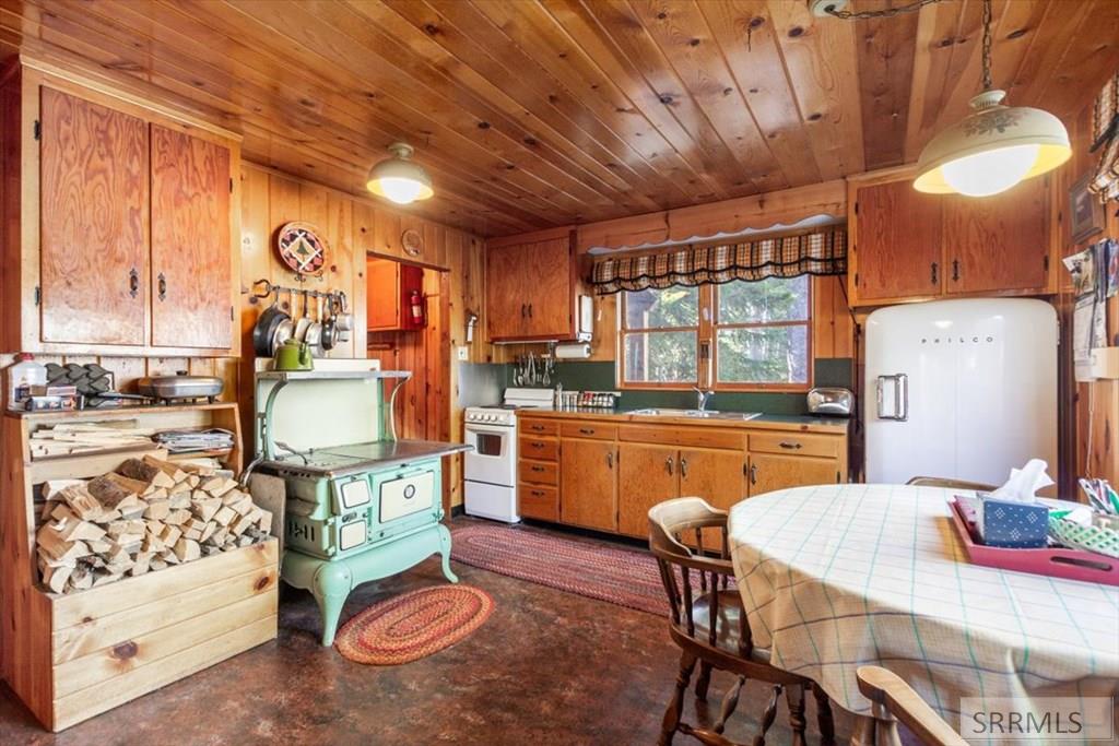 3648 Bills Loop South Road, ISLAND PARK, Idaho image 23