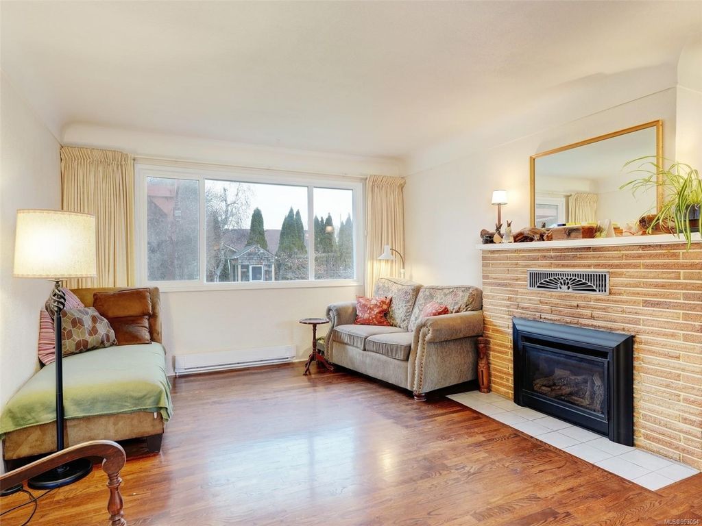 listing image 16047111596239352895