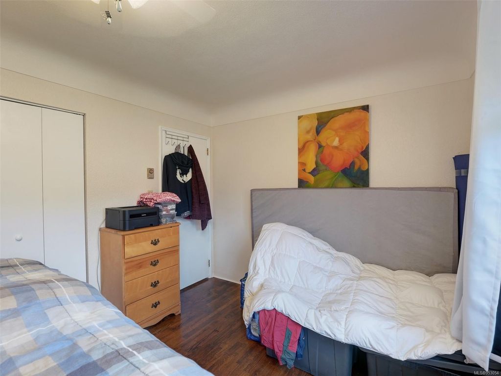 listing image 16047378169811726083