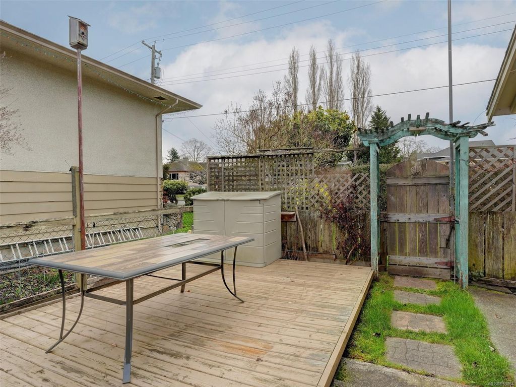 listing image 16049423019885388304
