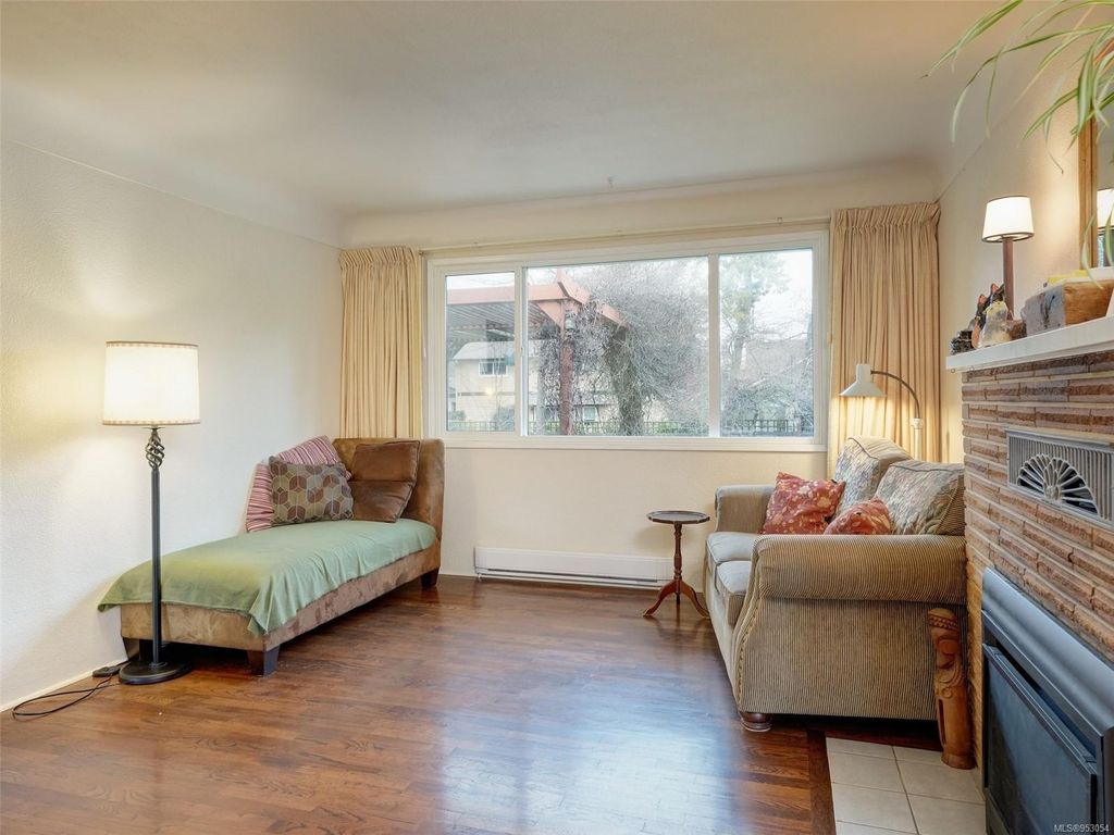 listing image 16044885832373220386