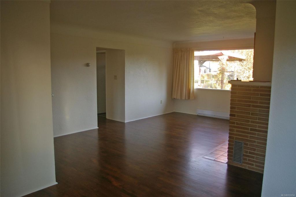 listing image 16045710295278471687