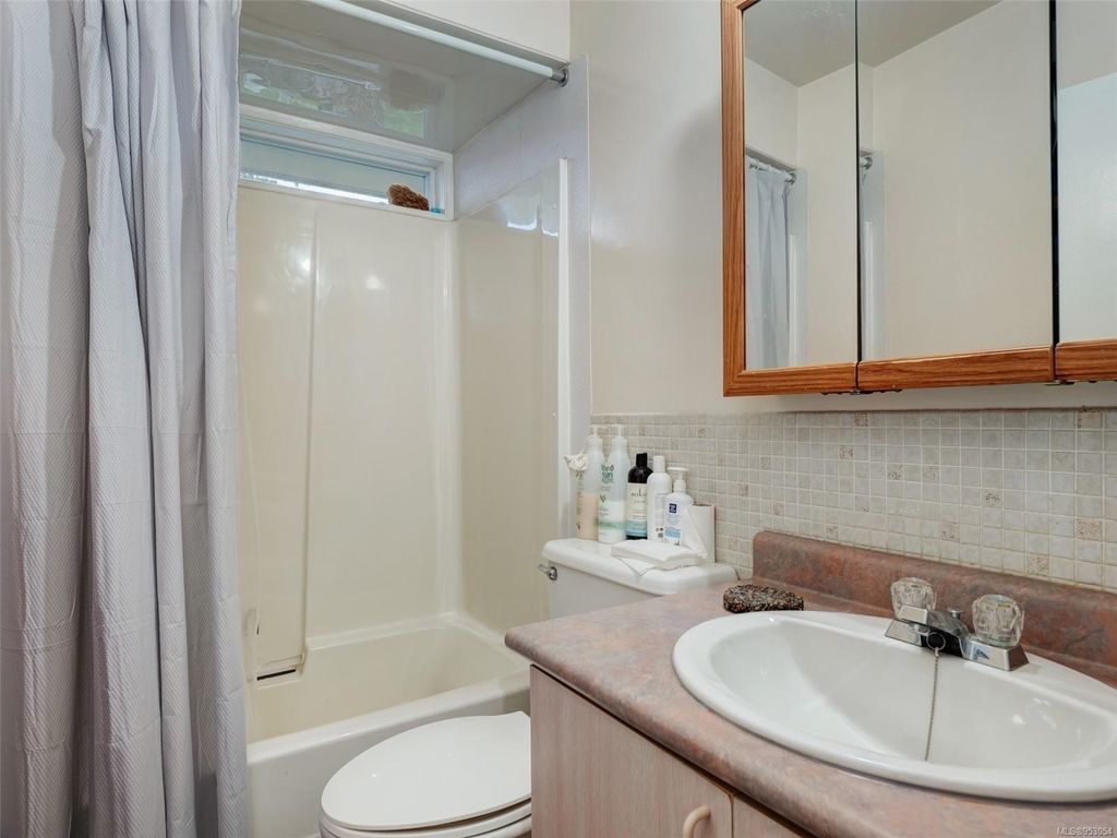 listing image 16044070337900379042