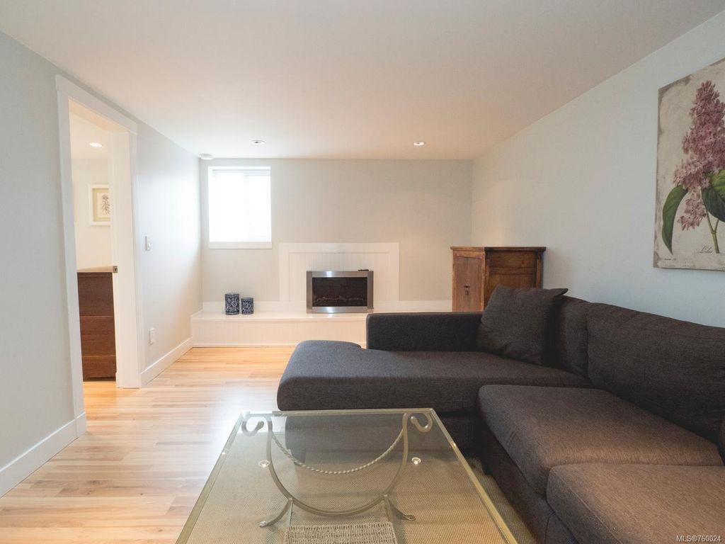 listing image 16047557503738577315