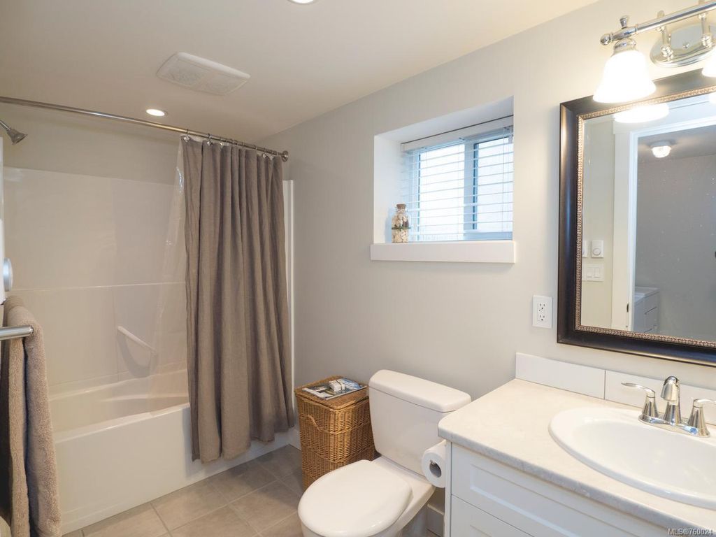 listing image 16048241799381439180