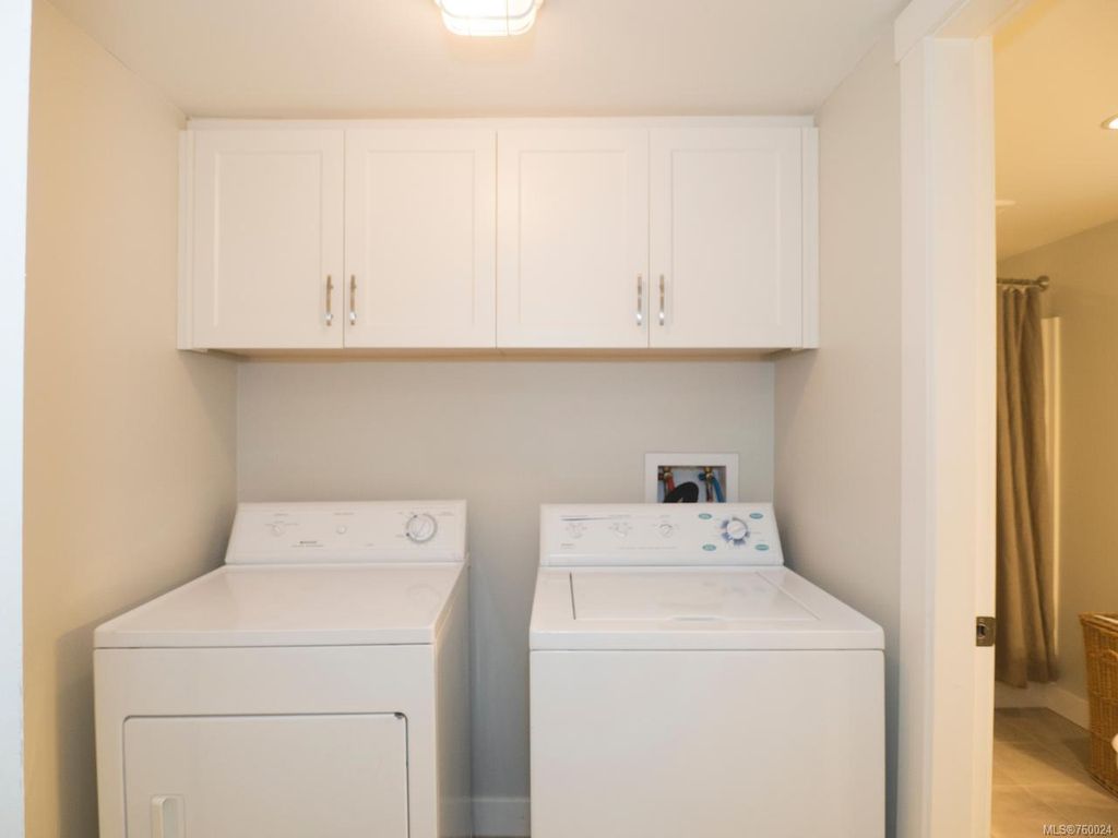 listing image 16048279428228600064