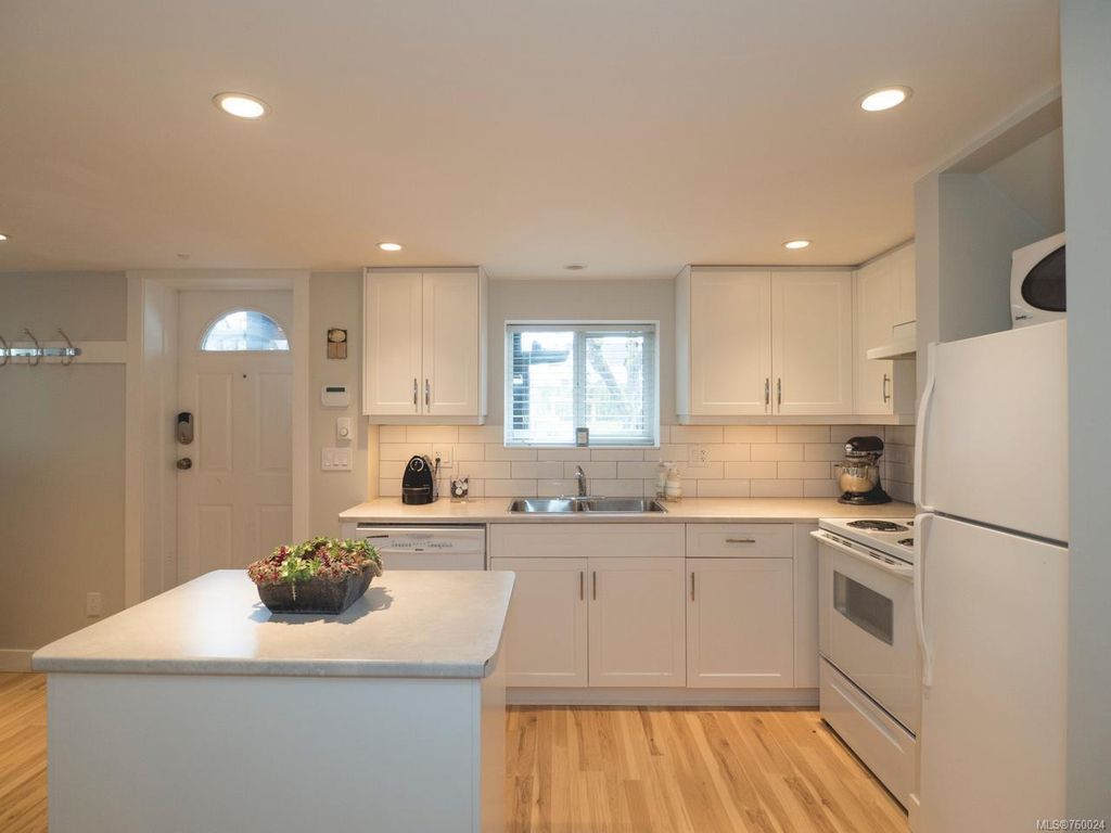 listing image 16040708783610612799