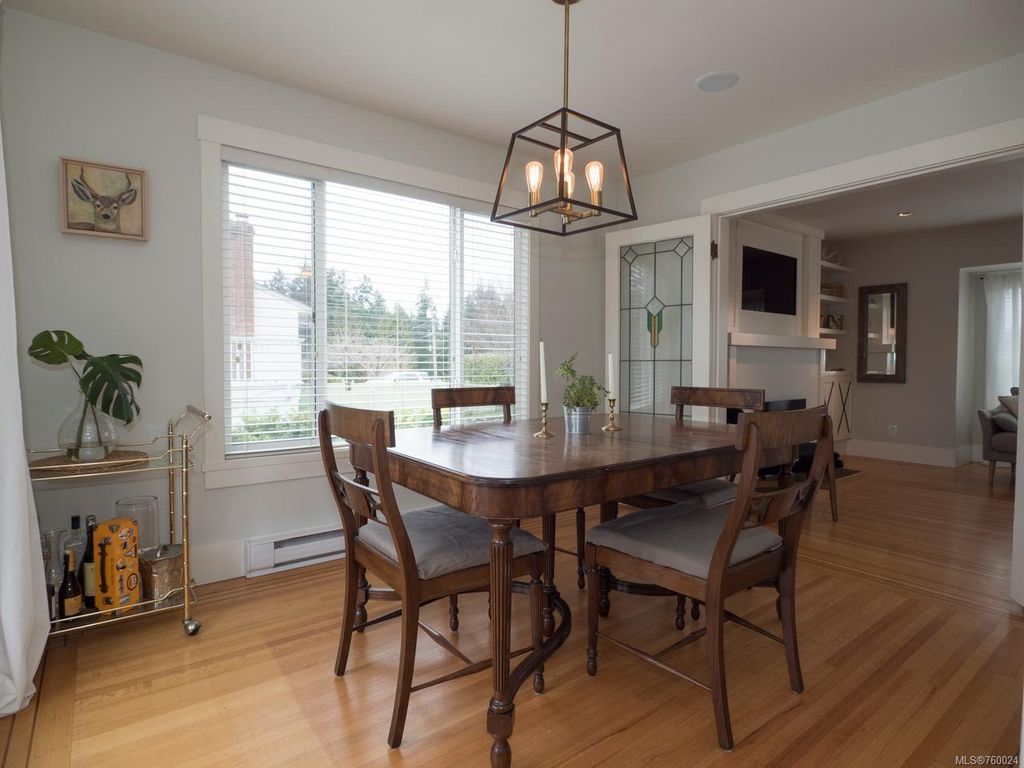 listing image 16040725142549929863