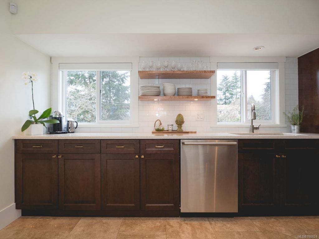 listing image 16041332192683994612
