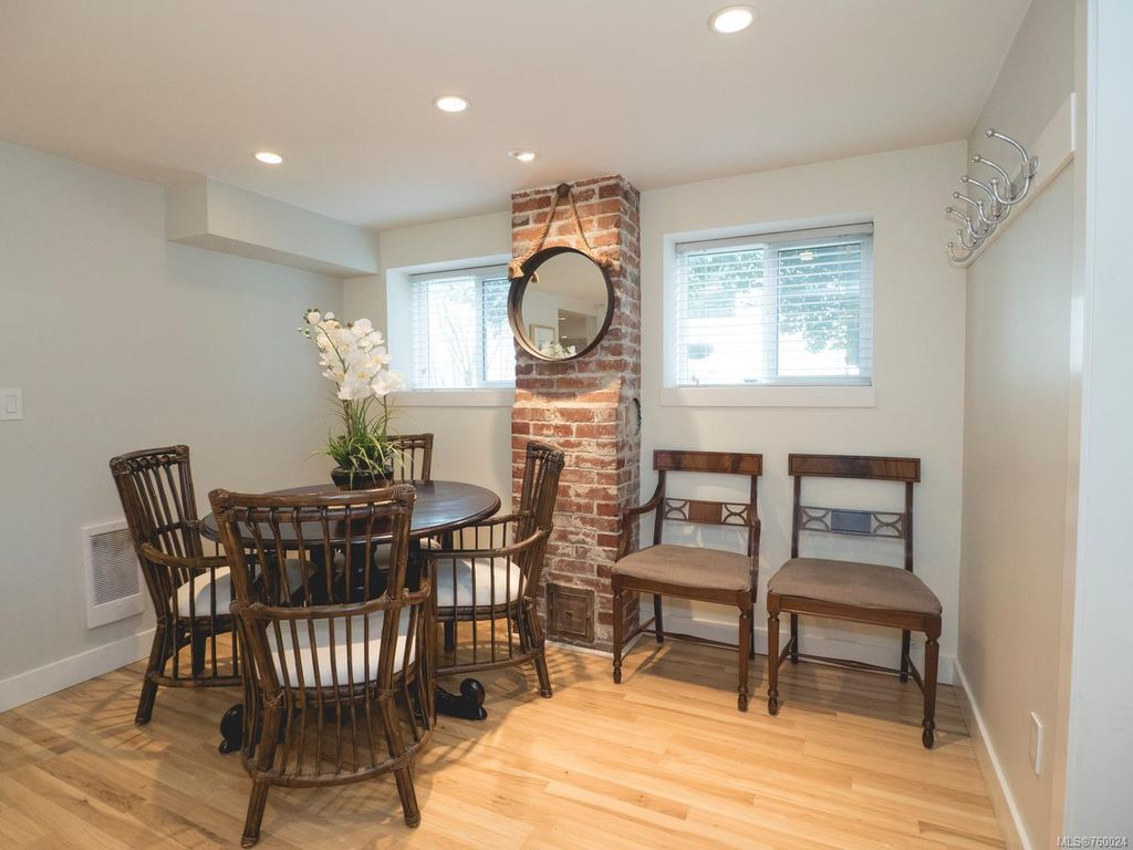 listing image 16049186908061415973