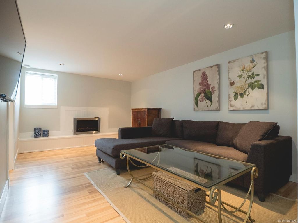 listing image 16046150747659311258