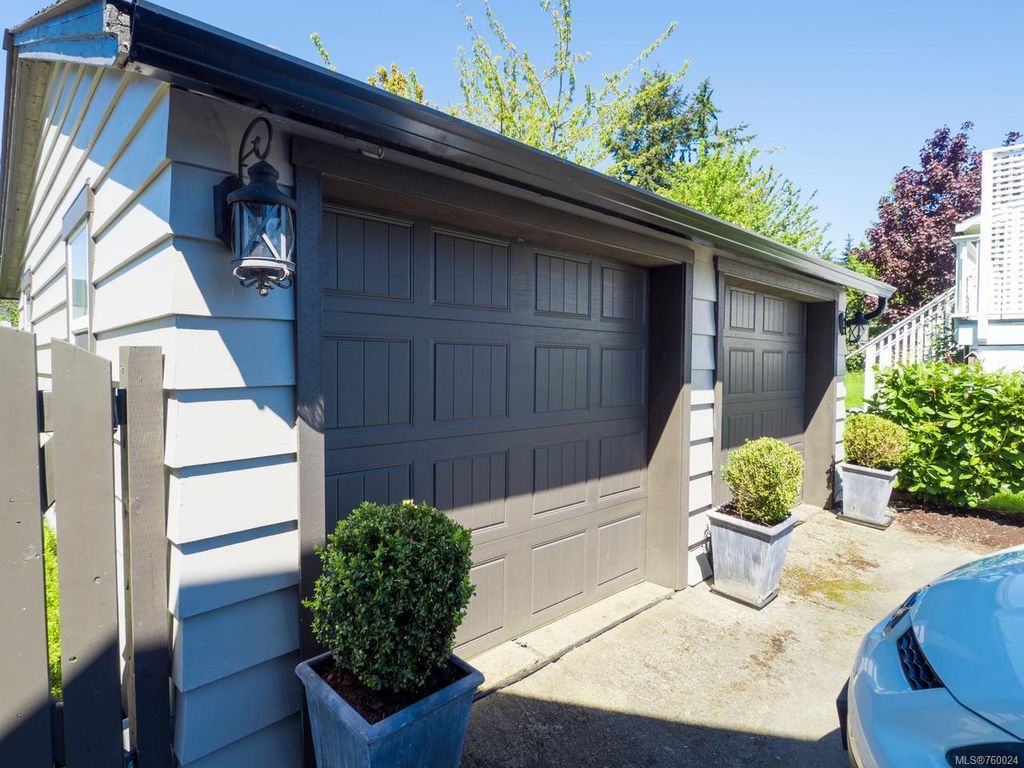 listing image 16049403825206703740