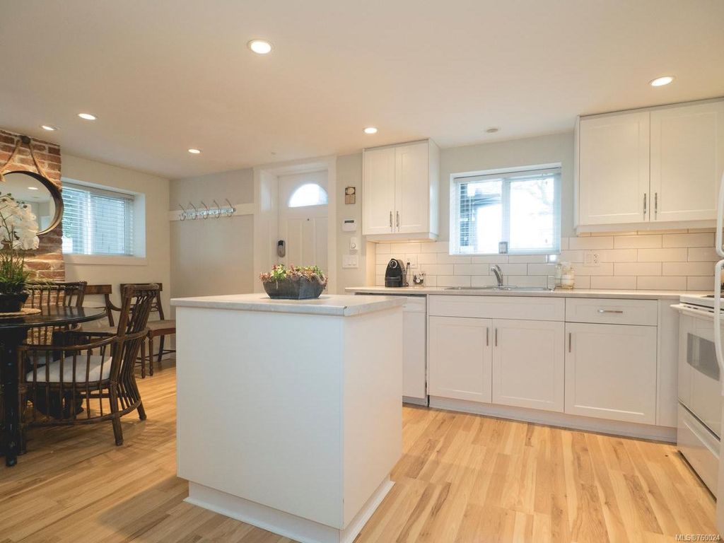 listing image 16040558546072507057