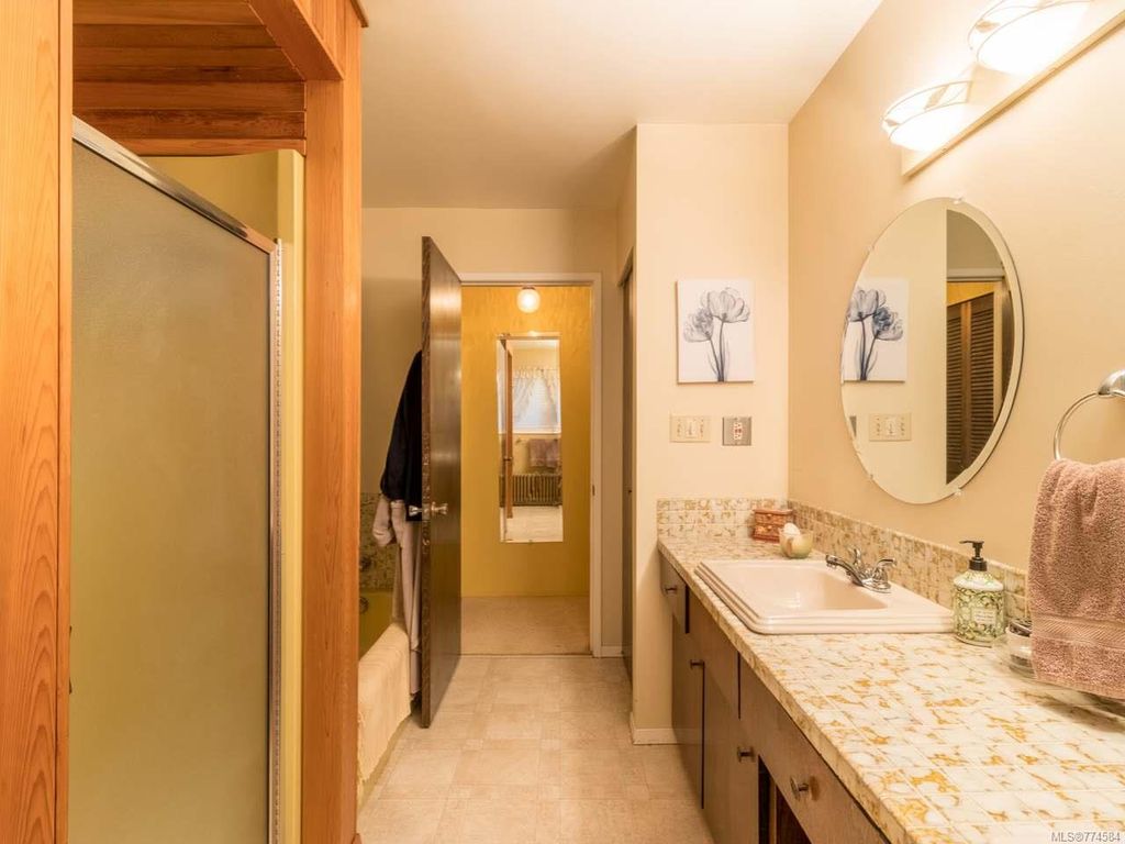 listing image 16043511631047840238