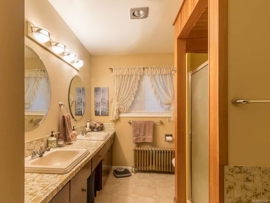 listing image 16049713230102309435