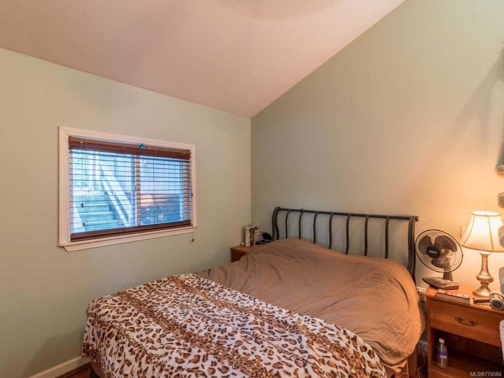 listing image 16045315707943048876