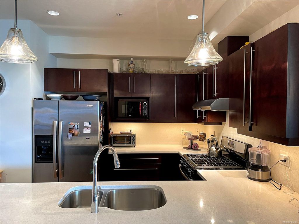 listing image 16049729793145370687