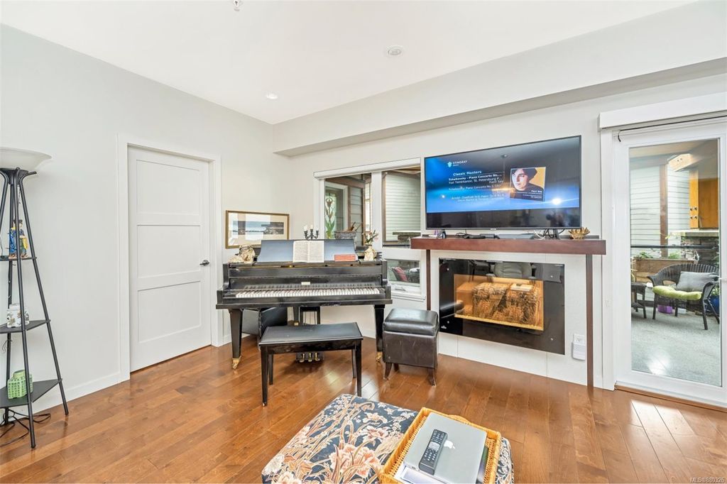 listing image 16047329557915073388