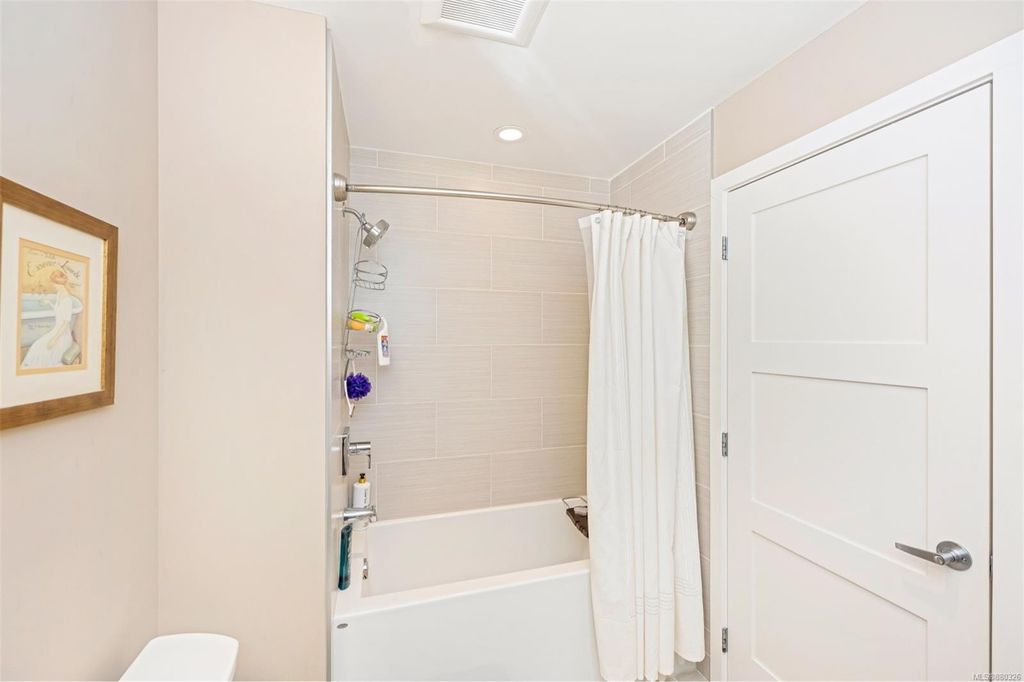 listing image 16042215448570374907