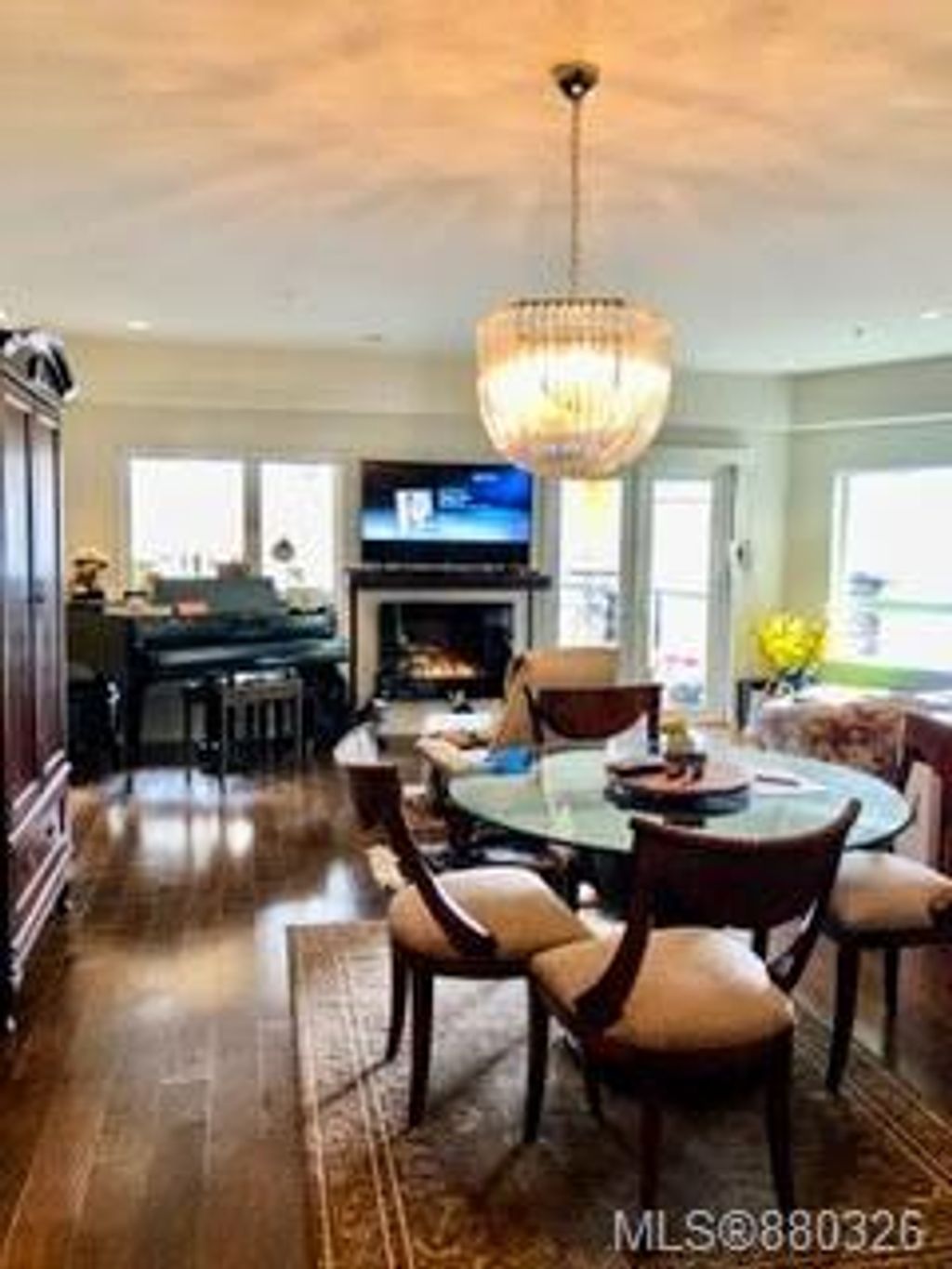 listing image 16044228401650656494