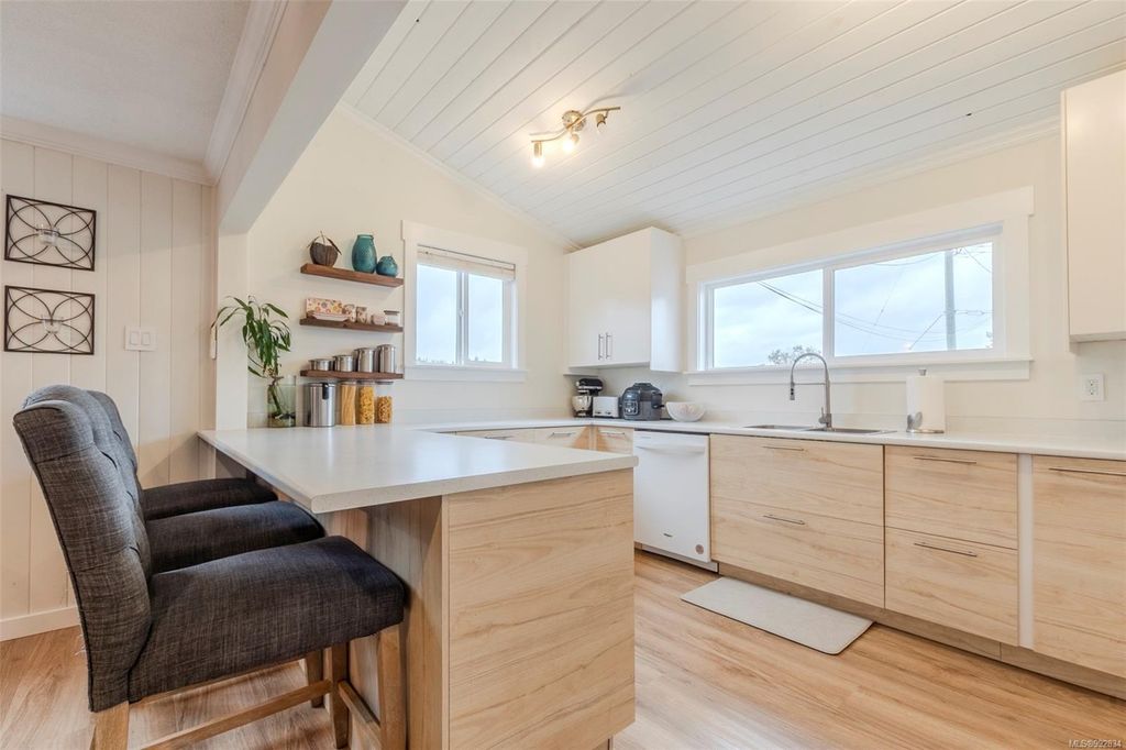 listing image 16047907820969181077