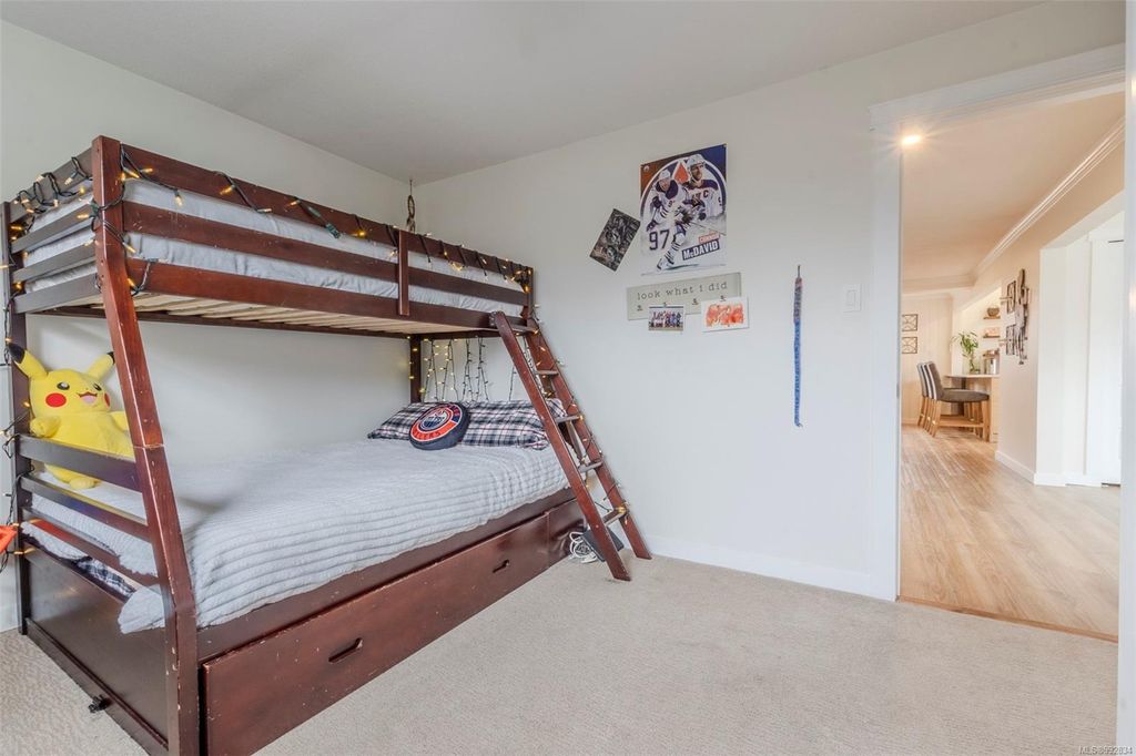 listing image 16048168534479788675