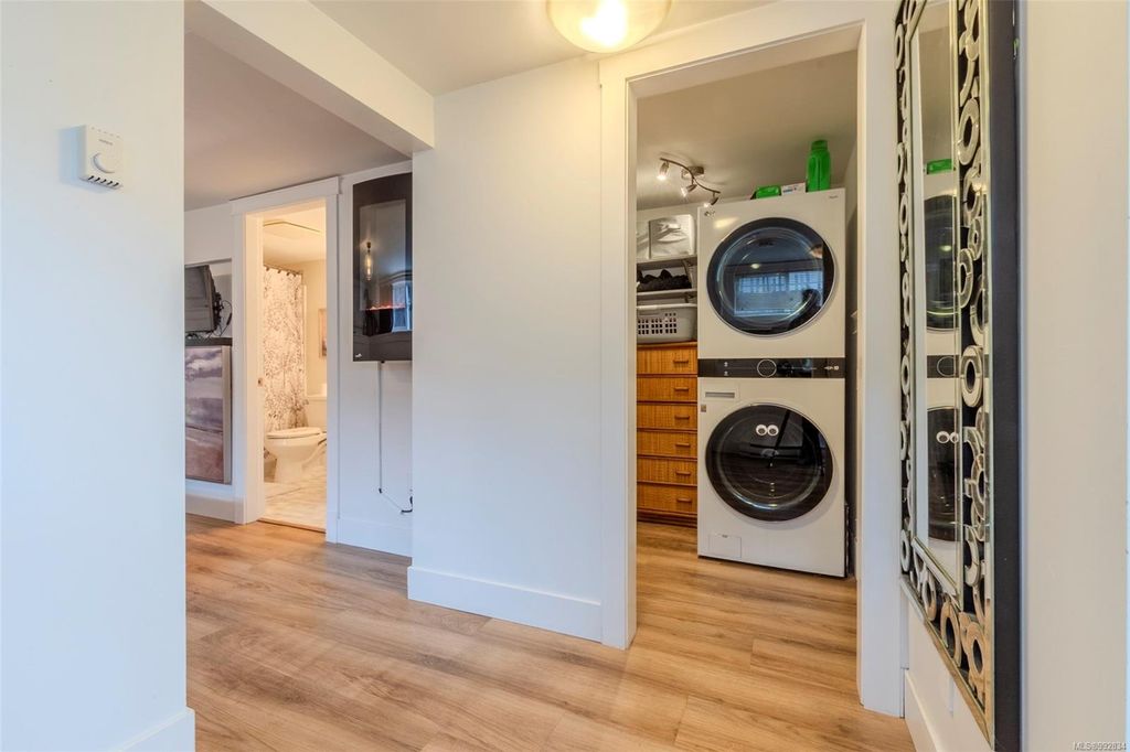 listing image 16044532940432671494