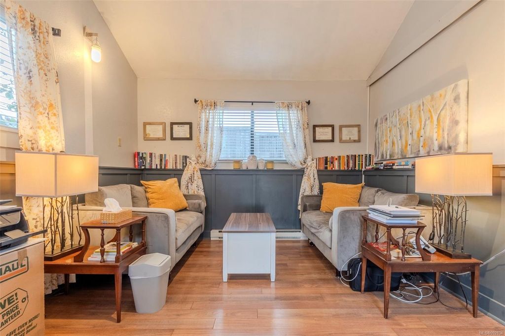 listing image 16042789166583372026