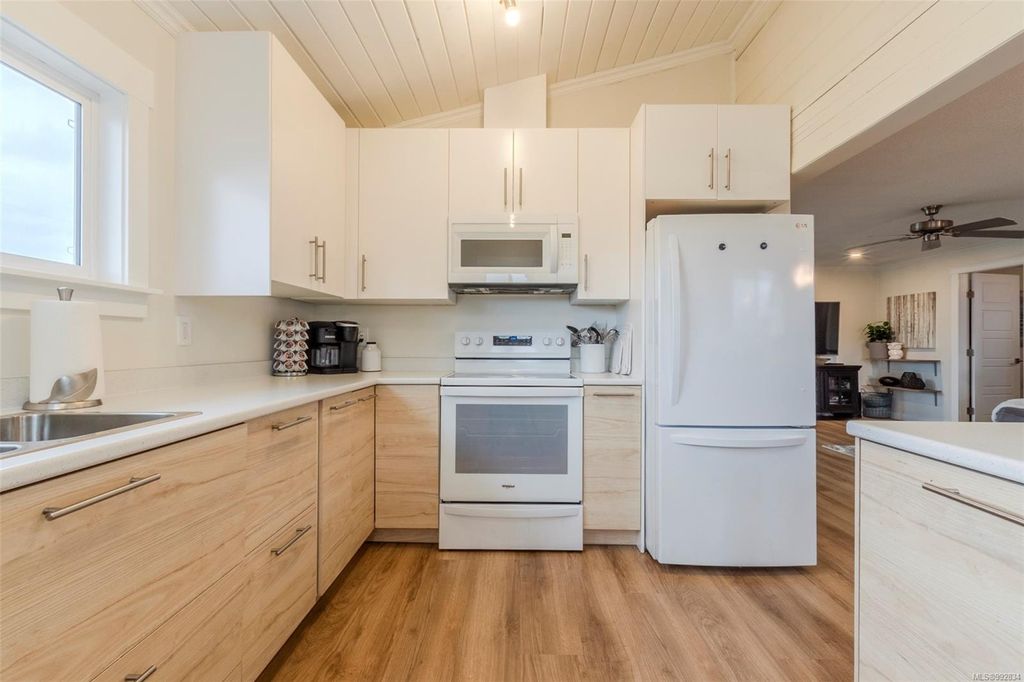 listing image 16048474209611696254
