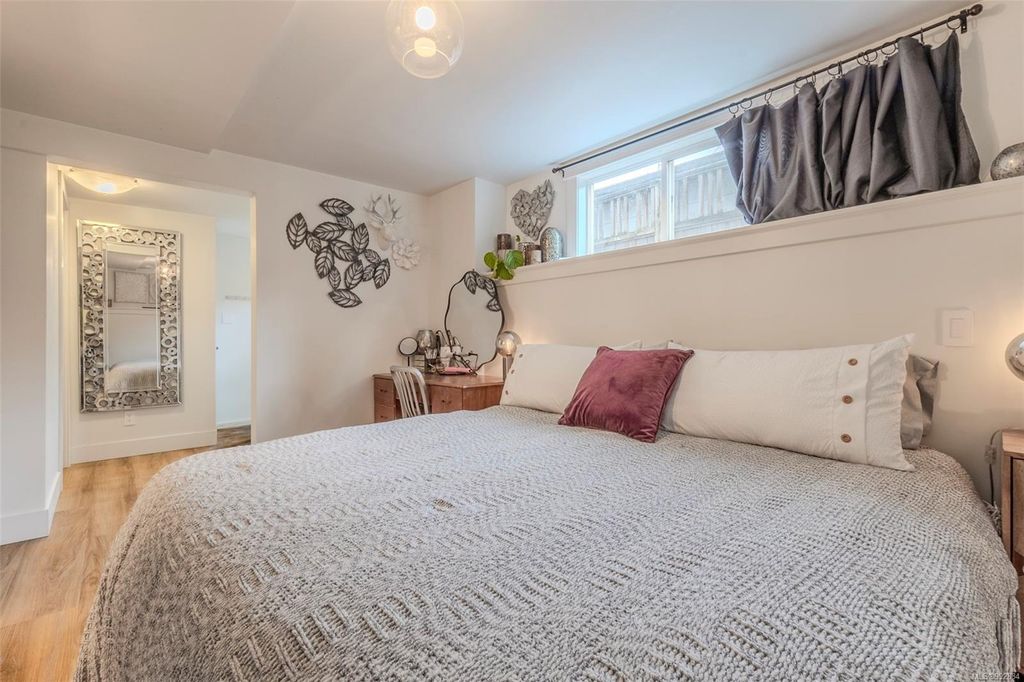 listing image 16043194680840902203