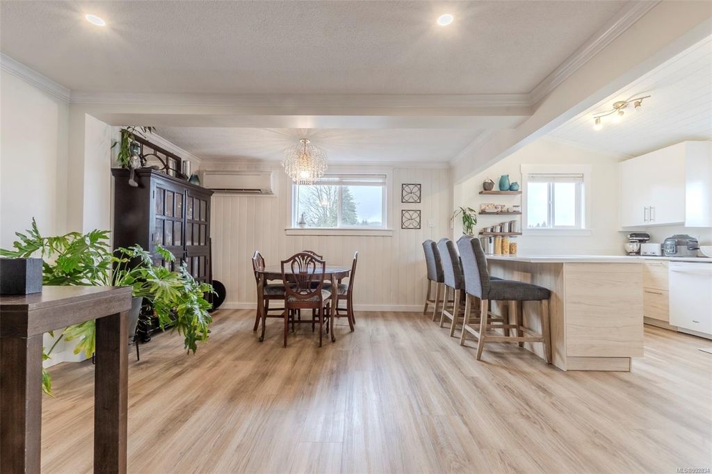 listing image 16044931378536333390