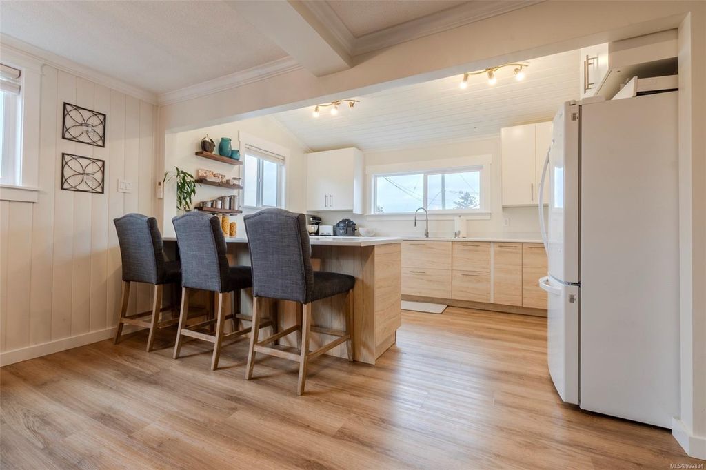 listing image 16048033261138789343