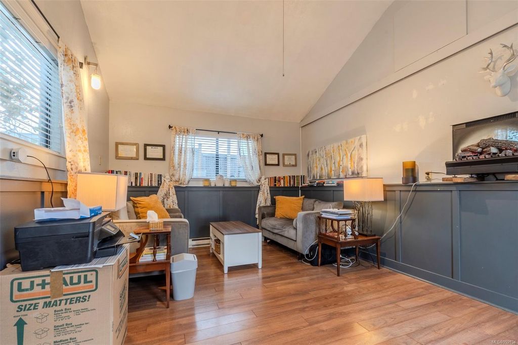 listing image 16045648163781542083