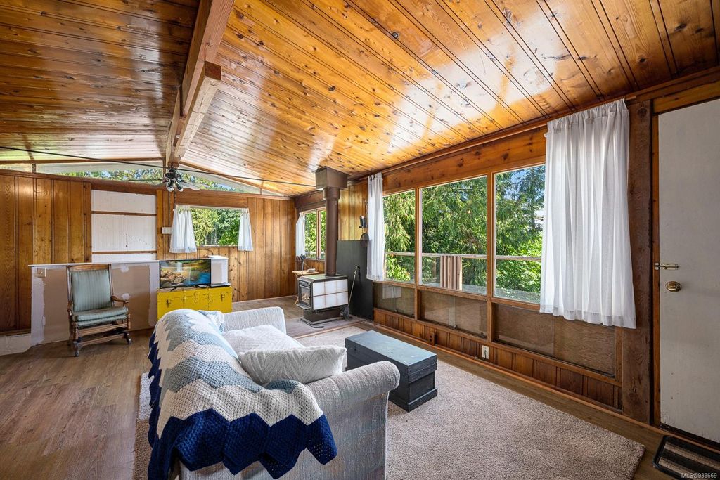 listing image 16048279917794342473