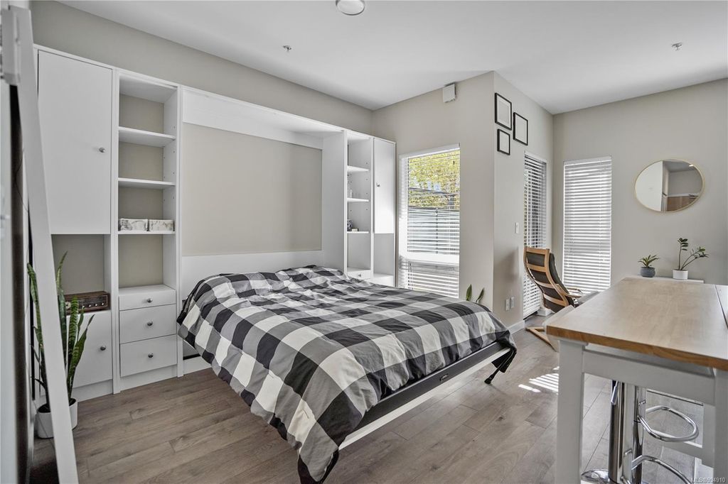 listing image 16043727731266967106