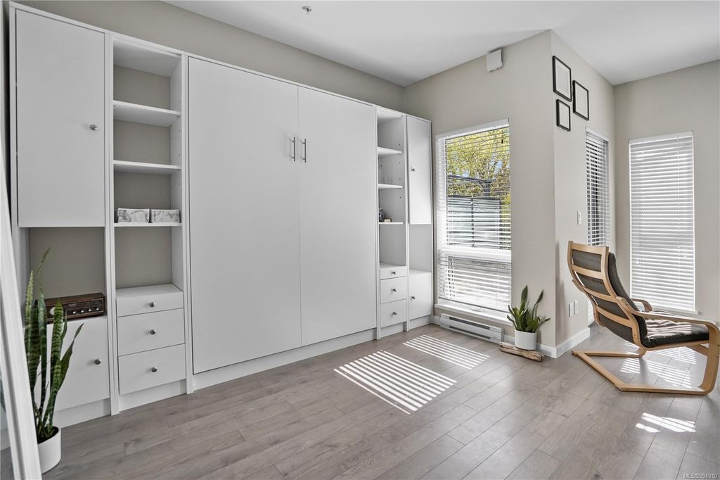 listing image 16046747421551738723