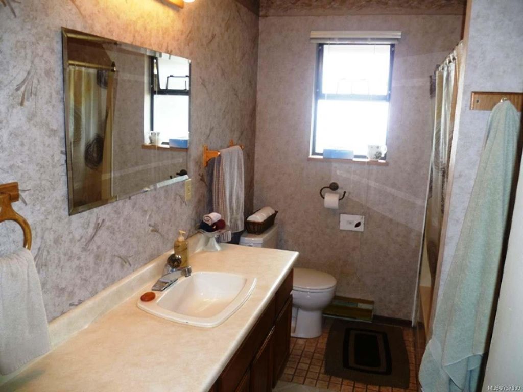 listing image 16040399981469415629