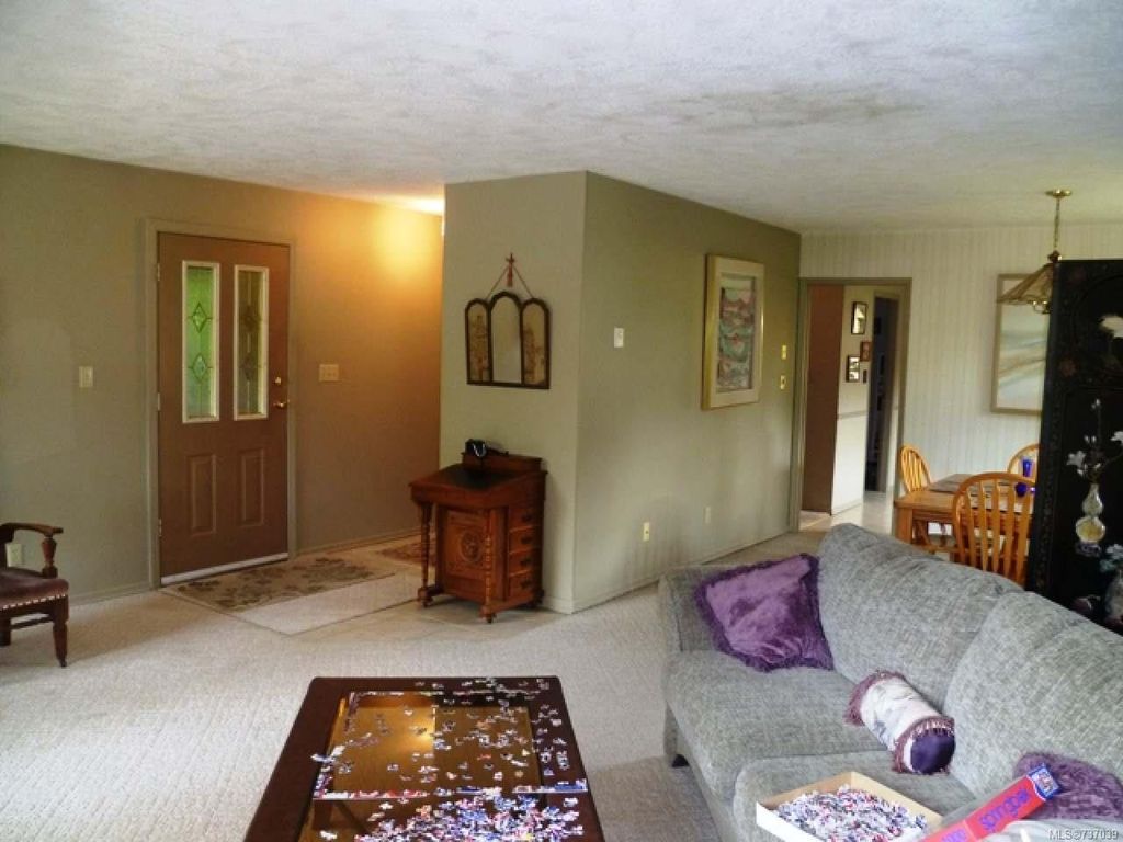 listing image 16043135747975047656