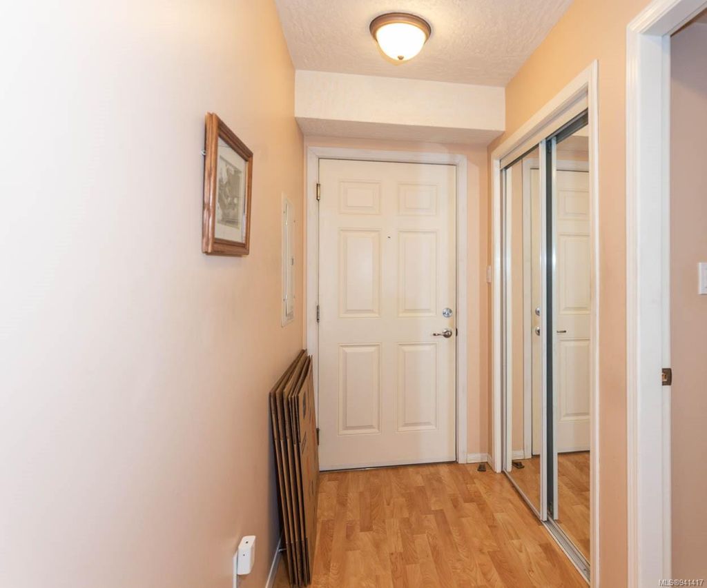 listing image 16044836374198639501