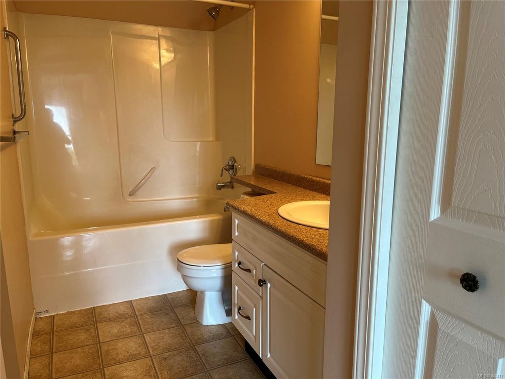 listing image 16048384694737081184