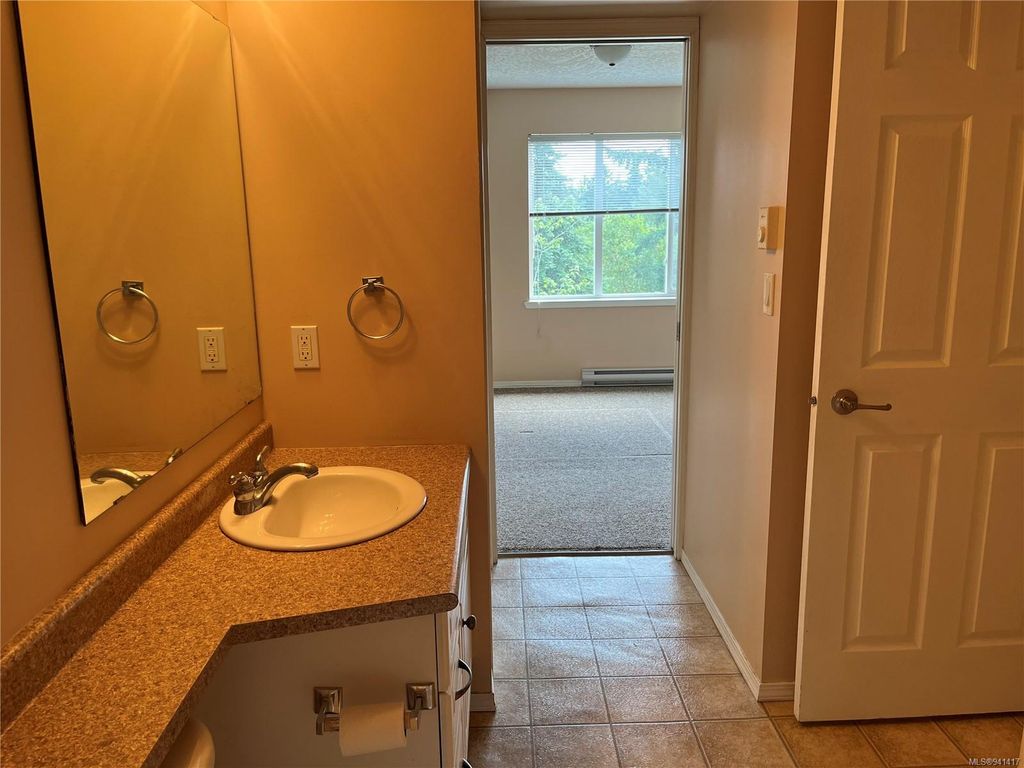 listing image 16049919188145577617