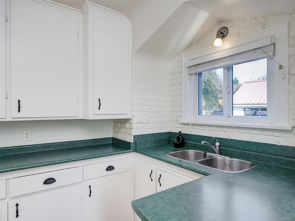 listing image 16044486134584079875